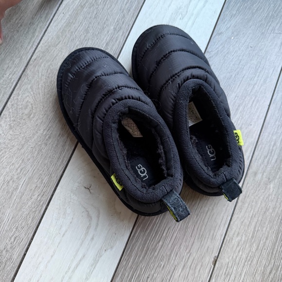 UGG Black Kids Slippers - Picture 5 of 7